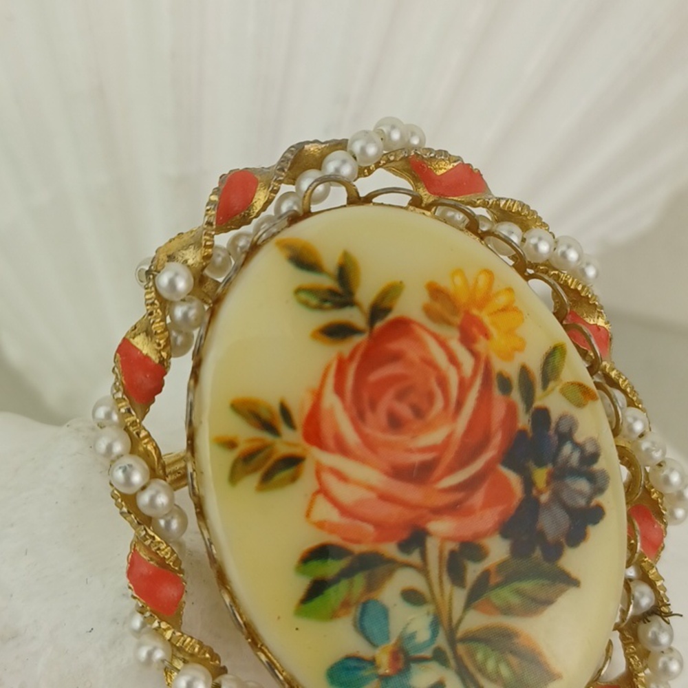 Vintage West German Coral Rose Cameo Brooch With Delightful Pearl Framing Accent - Picture 4 of 7